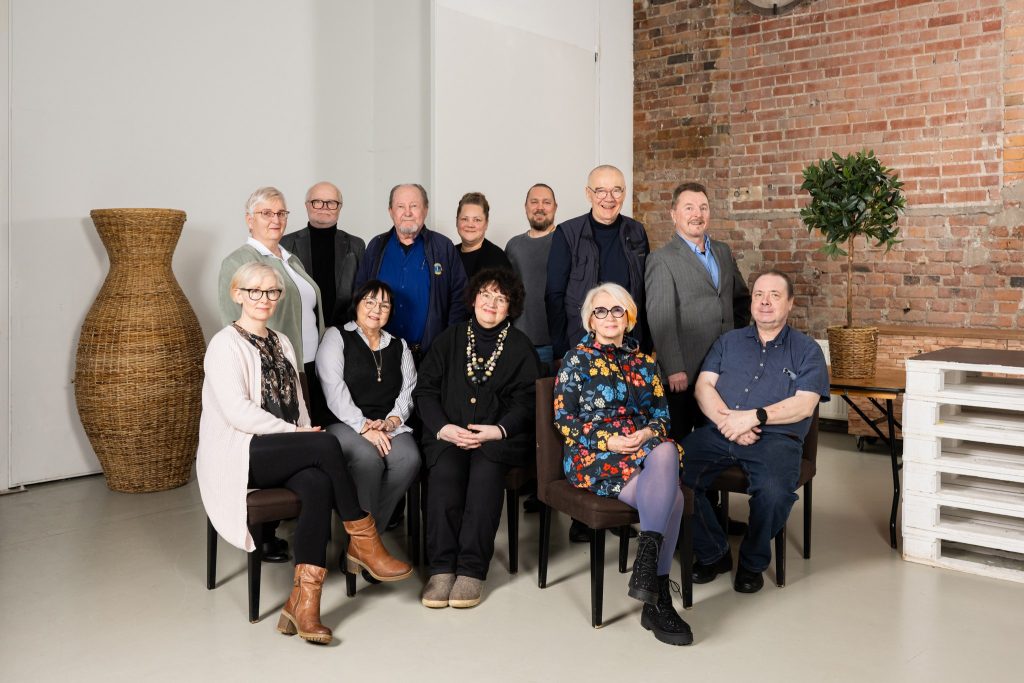 Ryhmäkuva juuri valitusta uudesta YTEstä kaudelle 2026-2027